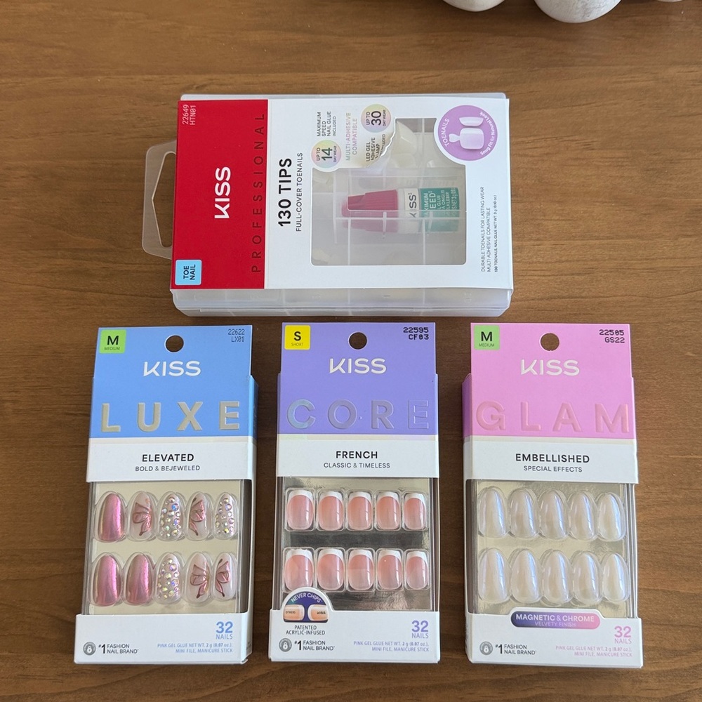 KISS Press-On Nails Set